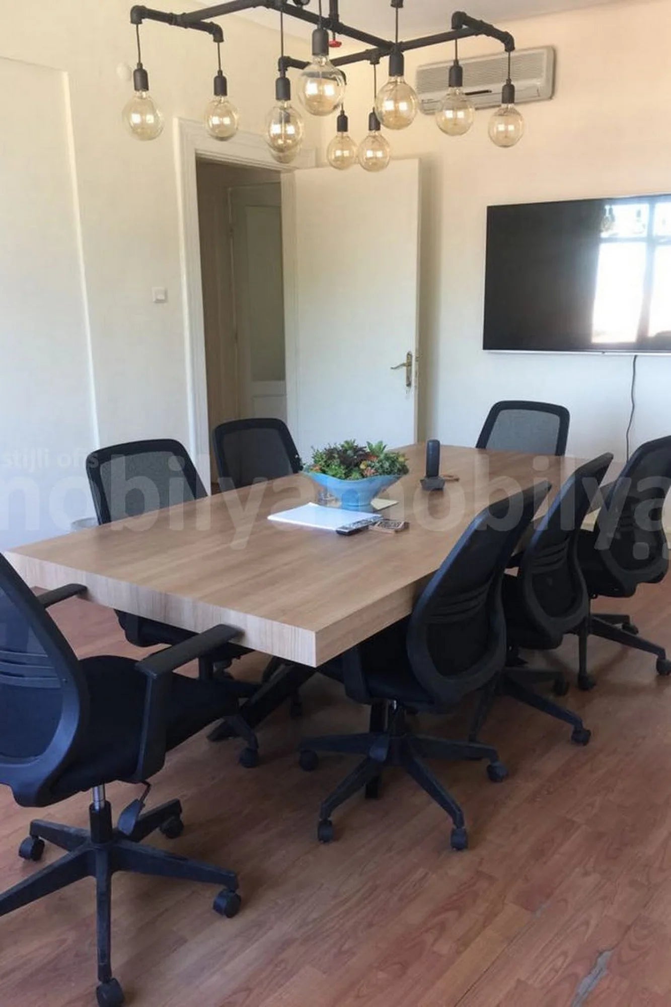 Lale Hanım Taksim Toplantı Masası İstanbul Ofis Mobilya