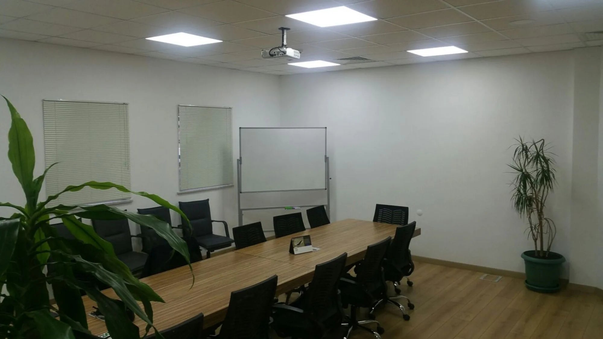 Uzun Masa Toplantı Odası Era Elektronik İstanbul Ofis Mobilya